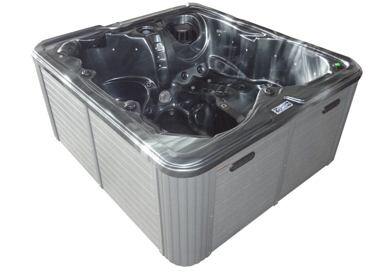 Self-cleaning whirlpool tub LUCERNE