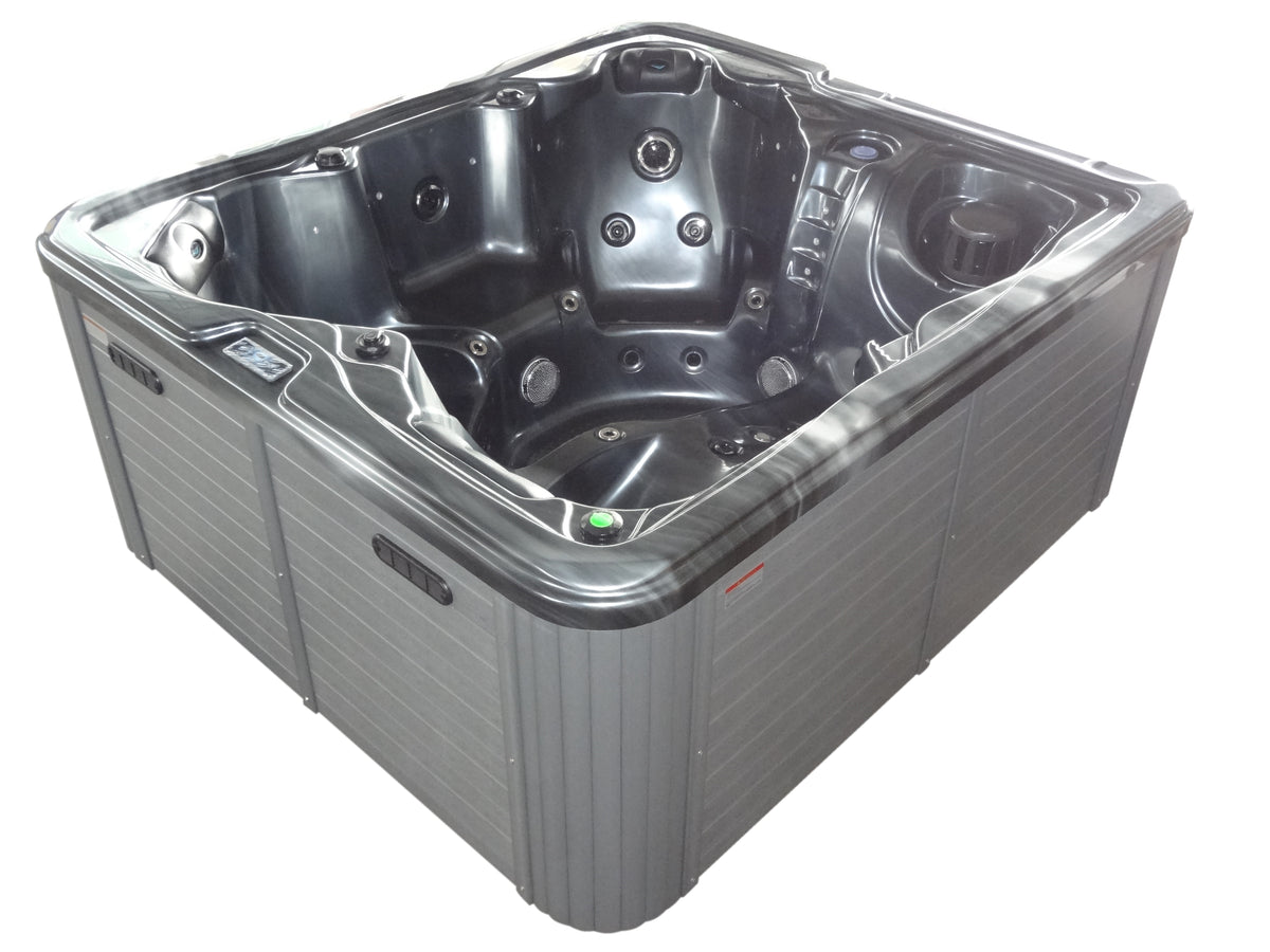 Self-cleaning whirlpool tub LUCERNE